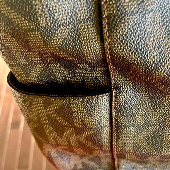 Michael Kors Large Handbag 👜 - Picture 6 of 7